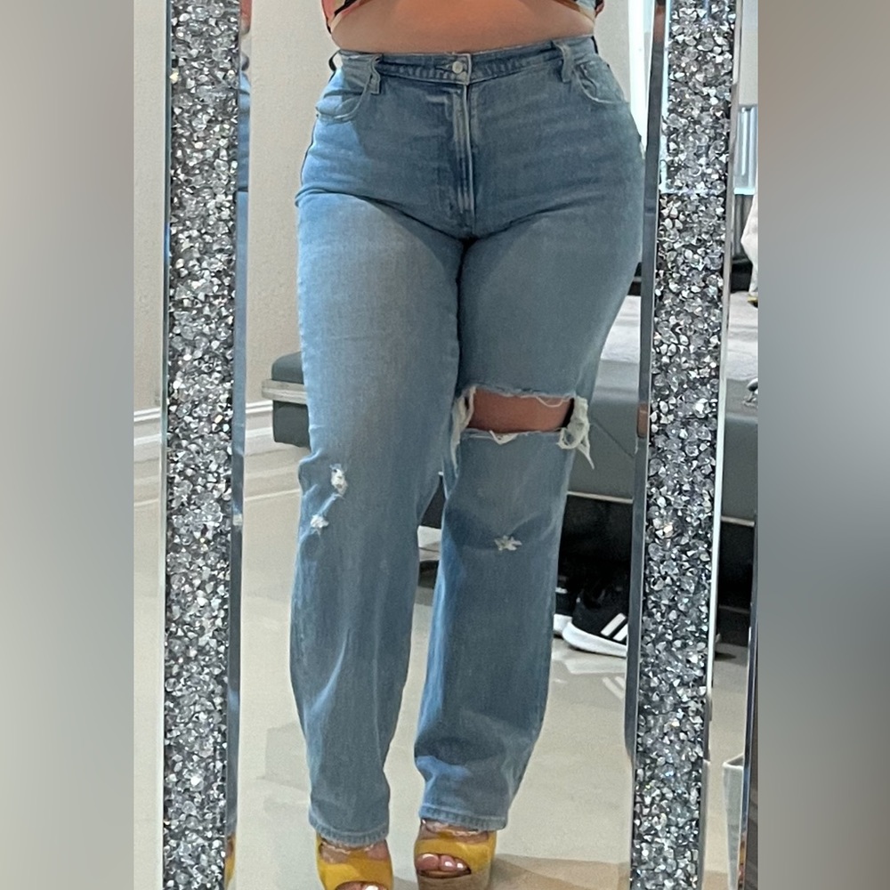 Abercombie Curve Love Ultra High Rise 90s Straight Jean LIGHT RIPPED WASH